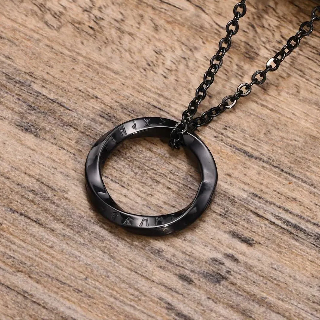 Collar Vikingo Colgante Rúnico Redondo negro