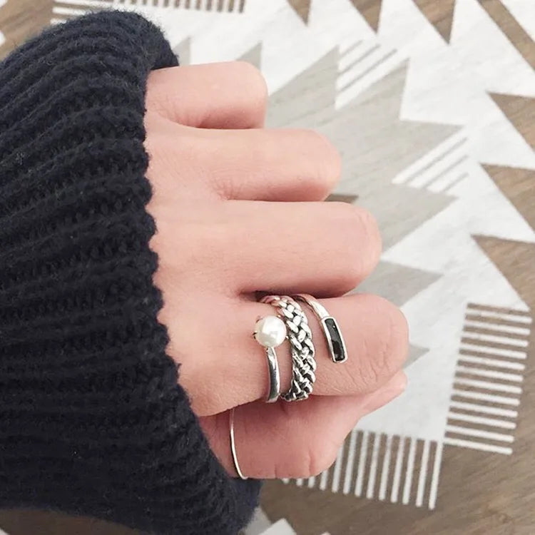 Anillo de Plata Plateada con Perla