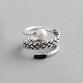Anillo de Plata Plateada con Perla