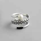 Anillo de Plata Plateada con Perla