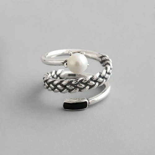 Anillo de Plata Plateada con Perla