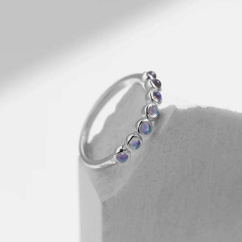 Anillo con Cristal de Piedra de Luna