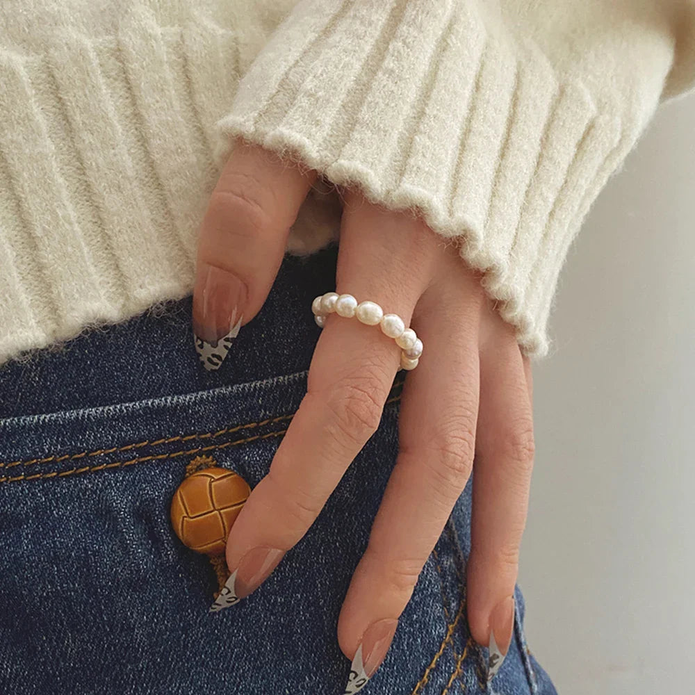 Anillo de Banda con Perlas Blancas