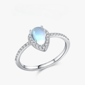 Anillo de banda con piedra de luna de circonio