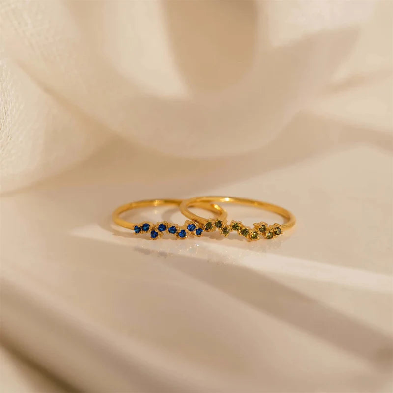 Anillo con piedra de nacimiento de circonio