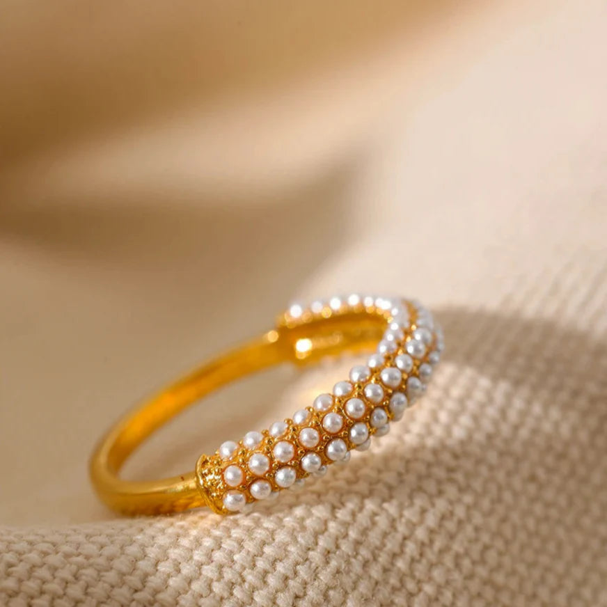 Elegante Anillo de Estilo con Perlas