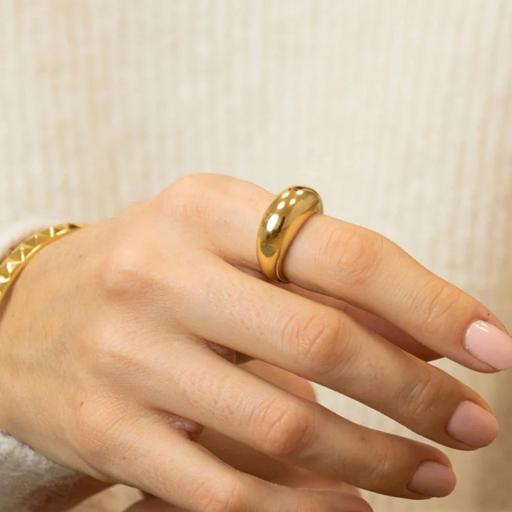 Elegante Anillo Ancho Gota de Agua oro