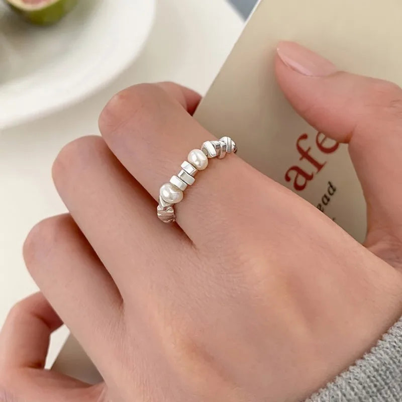 Elegante Anillo de Perlas