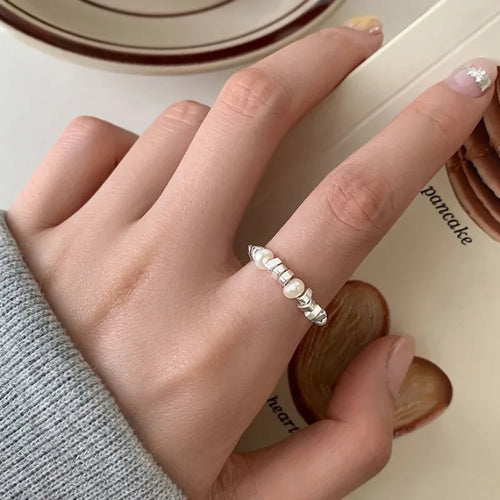 Elegante Anillo de Perlas