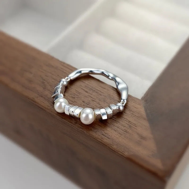 Elegante Anillo de Perlas