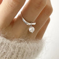 Anillo para Mujer con Perla Blanca en Circón