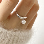 Anillo para Mujer con Perla Blanca en Circón