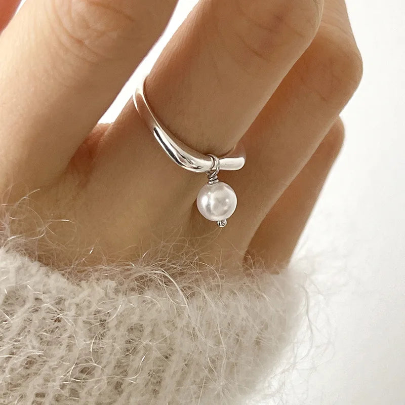 Anillo para Mujer con Perla Blanca en Circón
