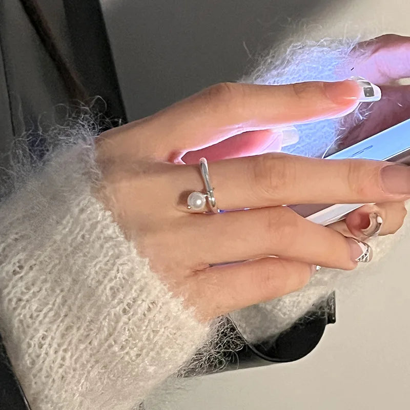 Anillo para Mujer con Perla Blanca en Circón