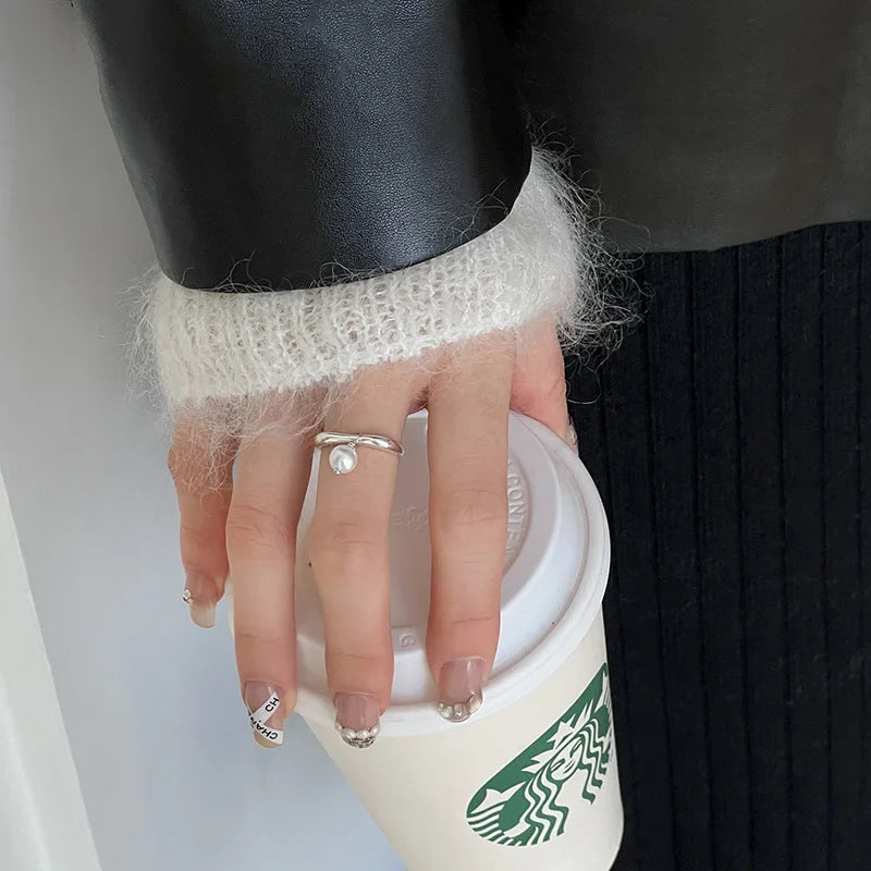 Anillo para Mujer con Perla Blanca en Circón