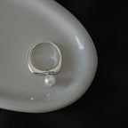 Anillo para Mujer con Perla Blanca en Circón