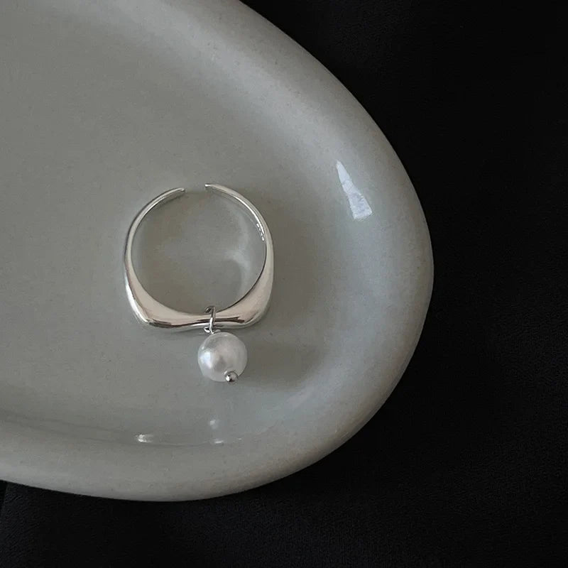 Anillo para Mujer con Perla Blanca en Circón