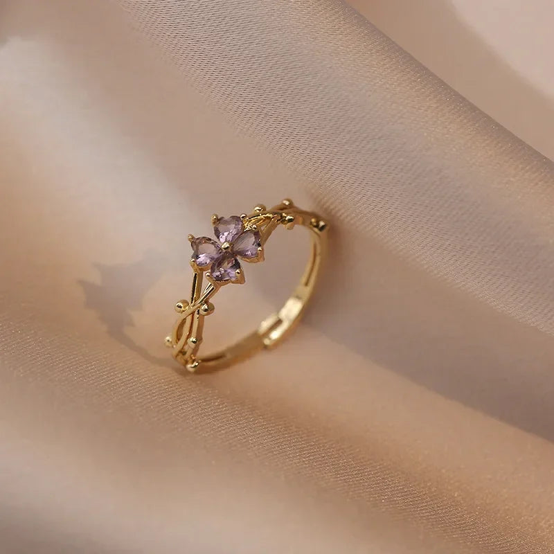 Anillo Fino de Flor con Circonio