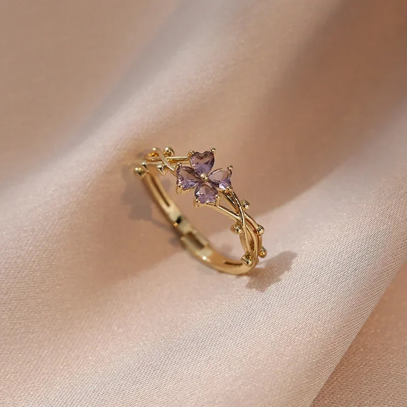 Anillo Fino de Flor con Circonio
