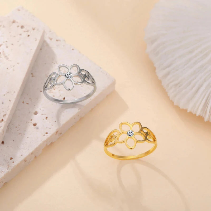 Anillo de Flor de 5 Pétalos con Circonio plateado