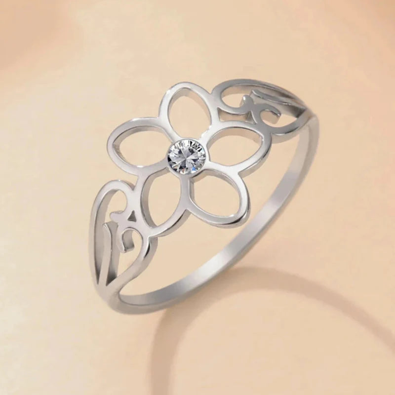 Anillo de Flor de 5 Pétalos con Circonio plateado