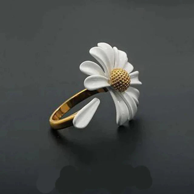 Anillo con Flor de Margarita Estilizado