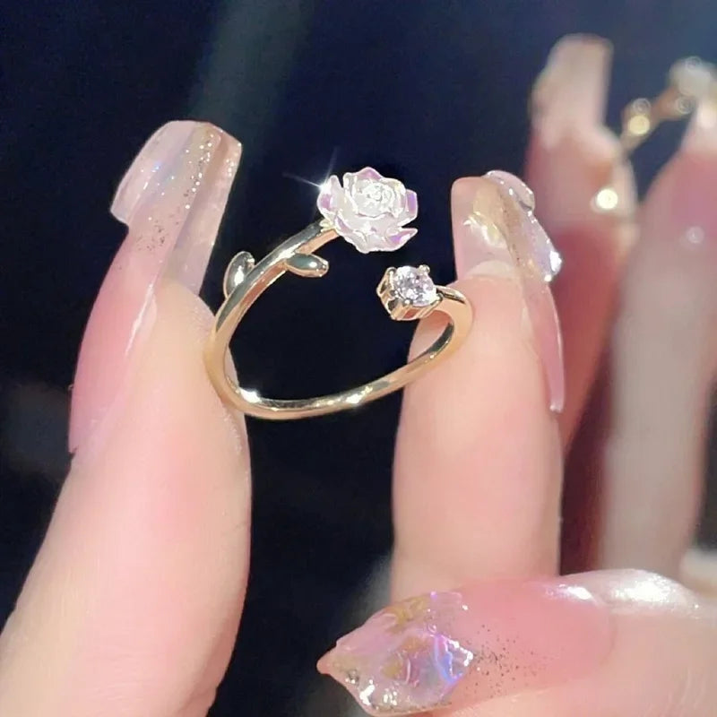 Anillo de Flor de Tulipán en Circonio