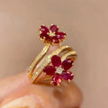 Anillo Banda Flores Rojas y Circonio