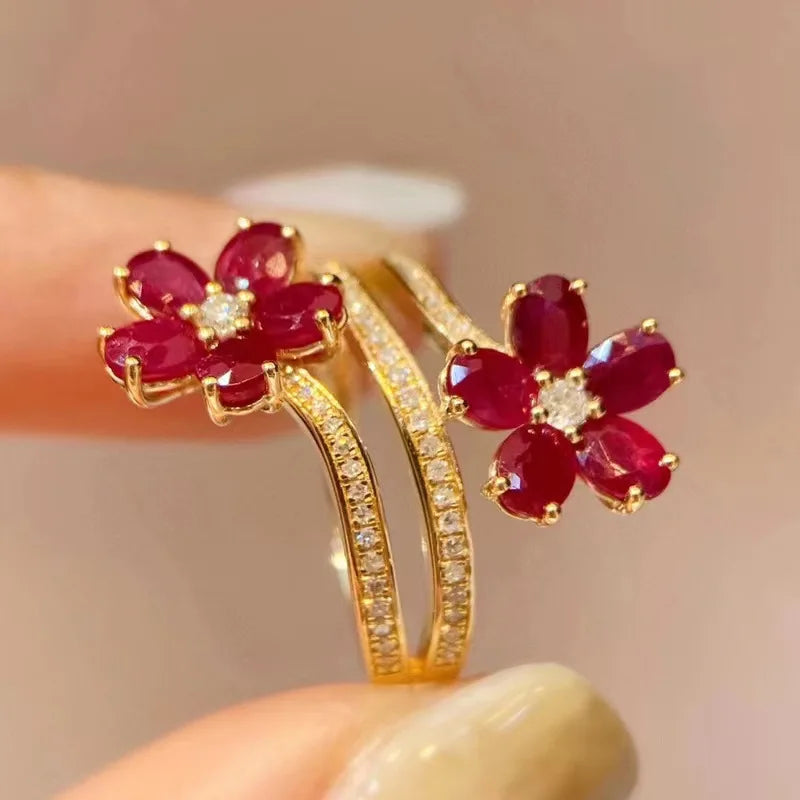 Anillo Banda Flores Rojas y Circonio