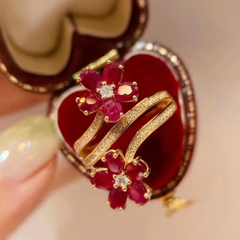 Anillo Banda Flores Rojas y Circonio