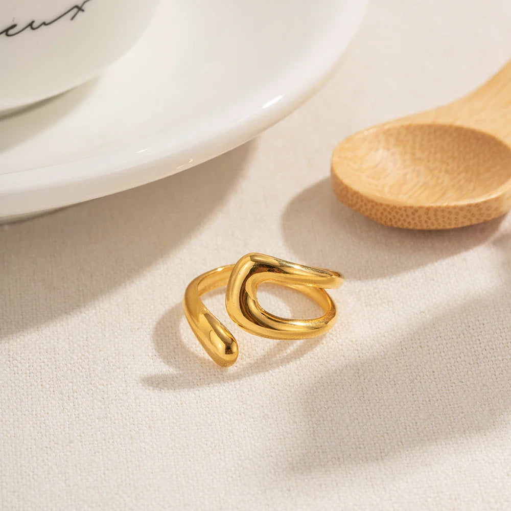 Anillo de Gota de Agua Hueca en oro