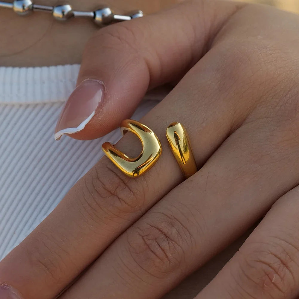 Anillo de Gota de Agua Hueca en oro