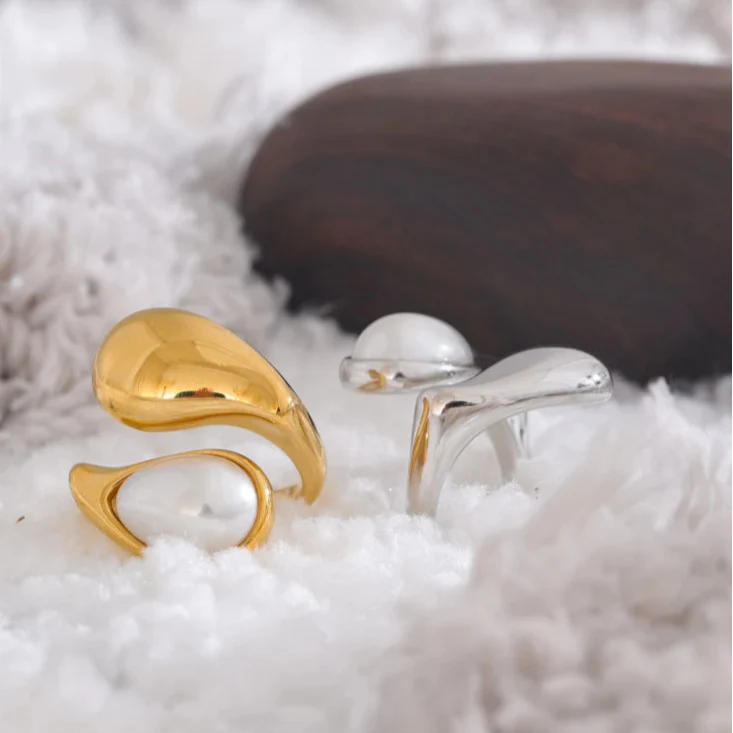 Anillo de Gota de Agua con Perla Blanca oro