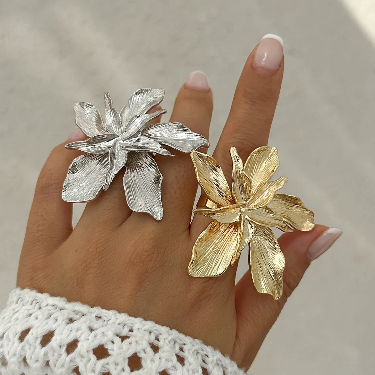Anillo de Flor Grande de Oro