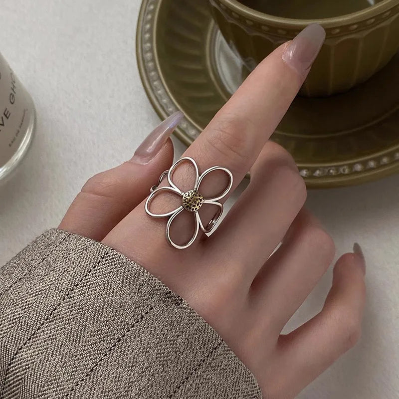 Anillo Banda Gran Flor Elegante