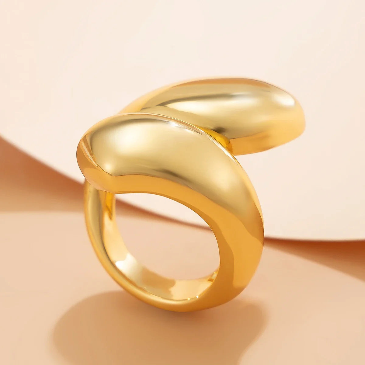 Anillo de Banda Gran Gota de Agua Asimétrica oro