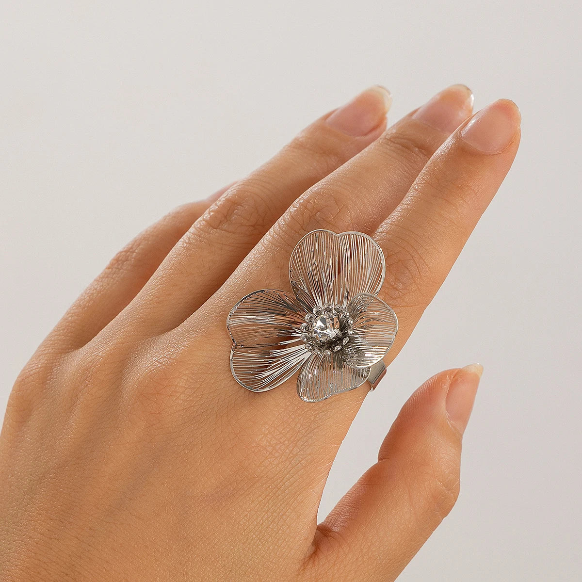 Anillo Banda Flor Grande Delicada plata