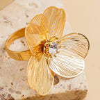 Anillo Banda Flor Grande Delicada oro