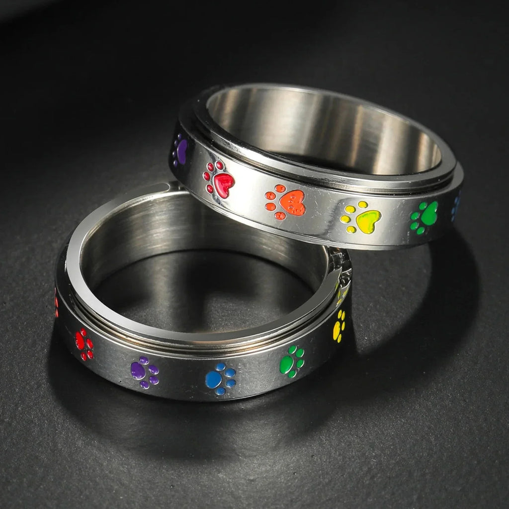 Anillo con corazones o patas antiestrés giratorio corazón