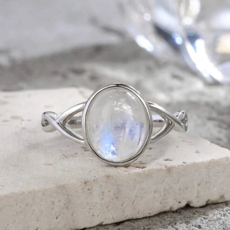 Anillo con Piedra de Luna Fertilidad