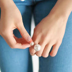 Anillo estilo retro con perlas blancas plata