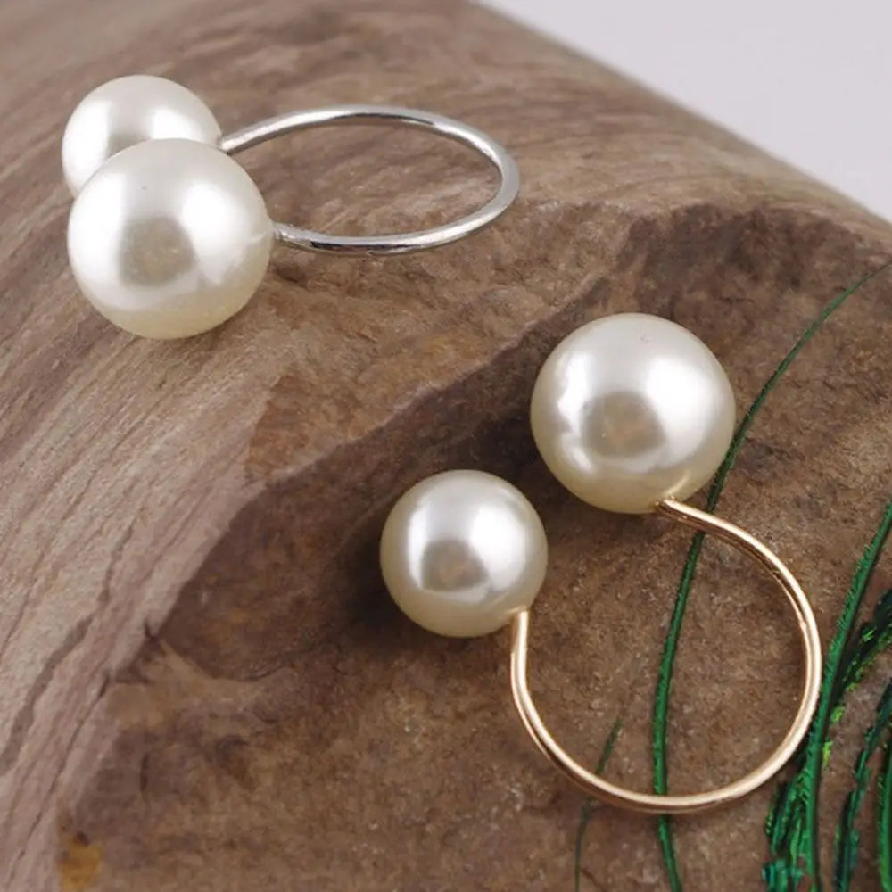 Anillo estilo retro con perlas blancas oro