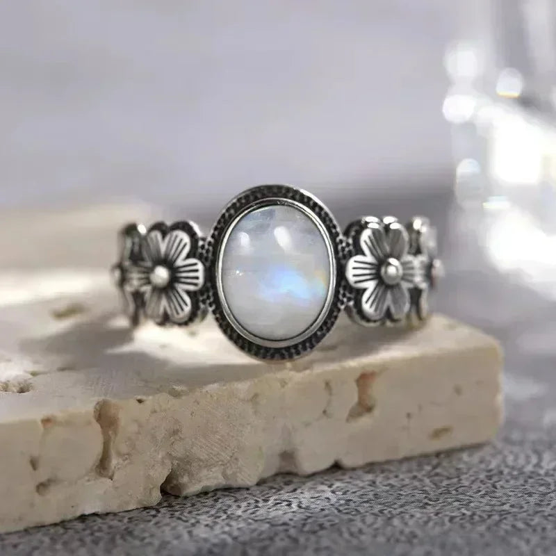 Anillo con Aro Floral Piedra de Luna