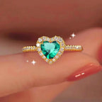 Anillo con Corazón y Circonita verde y oro