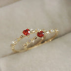 Anillo con corazón rojo y circonio