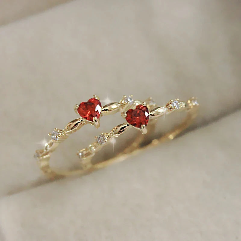 Anillo con corazón rojo y circonio