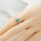 Anillo con Corazones en Circonio Verde Trébol de 3 Hojas