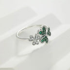 Anillo con Corazones en Circonio Verde Trébol de 3 Hojas