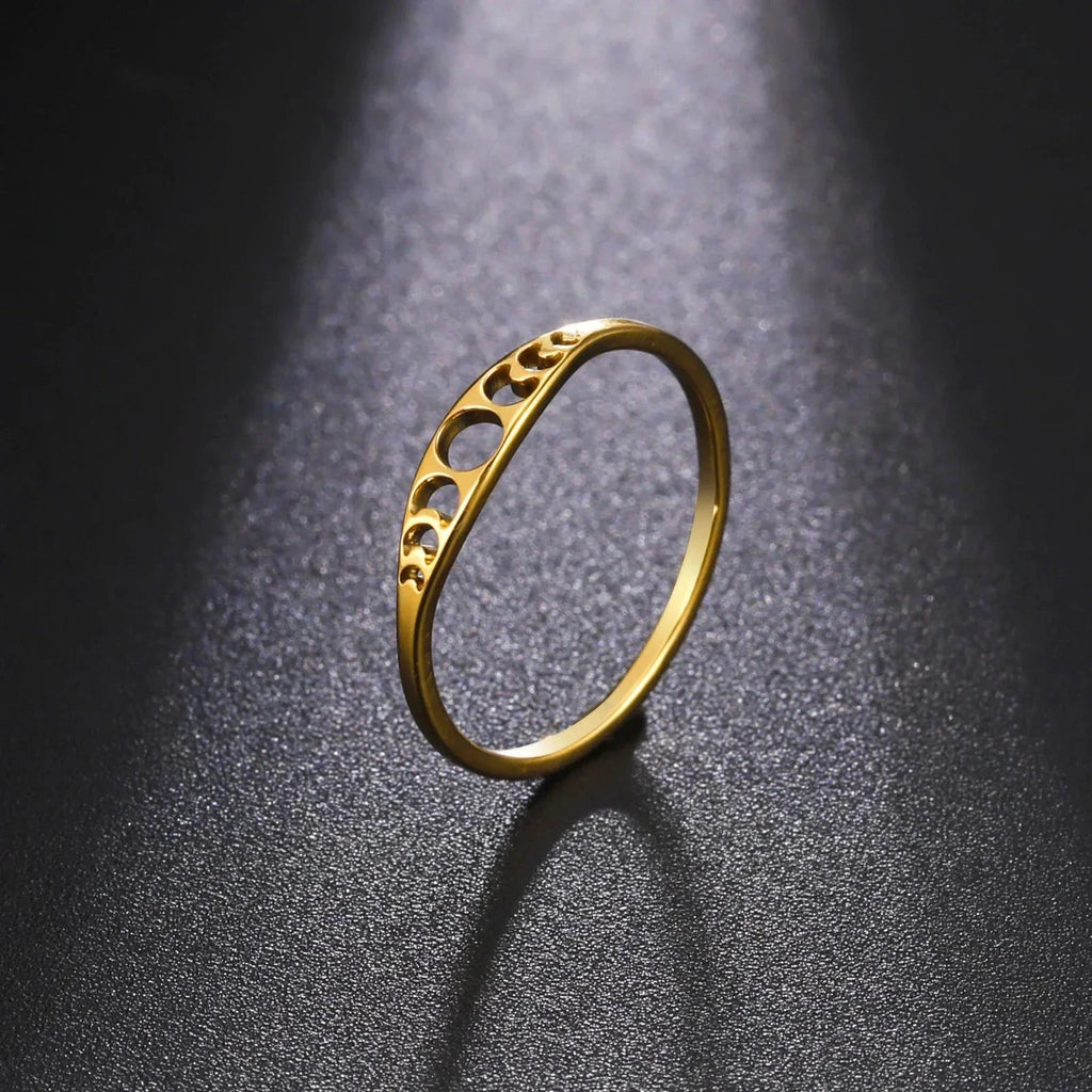 Anillo con Cuartos de Luna de oro