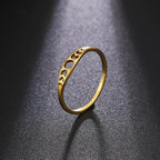 Anillo con Cuartos de Luna de oro
